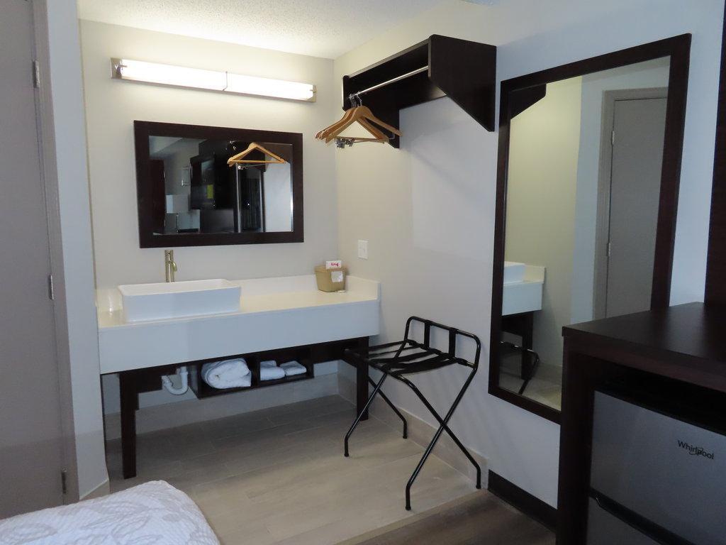 Red Roof Plus+ & Suites อีรี ภายนอก รูปภาพ
