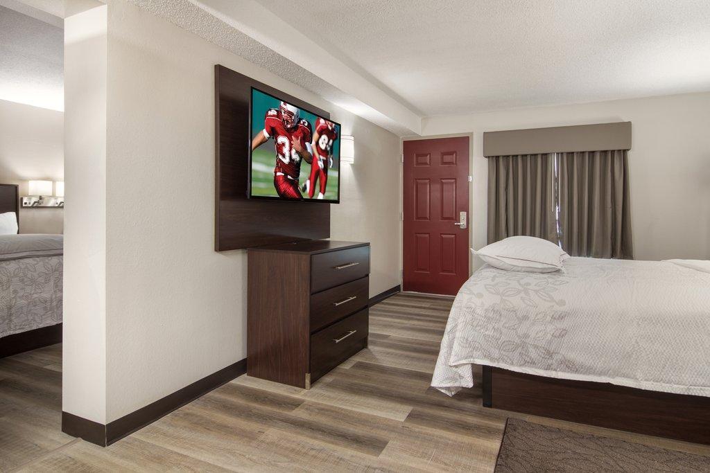 Red Roof Plus+ & Suites อีรี ภายนอก รูปภาพ
